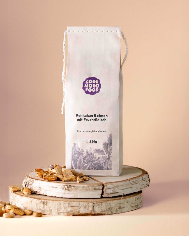 Rohe Kakaobohnen mit Fruchtfleisch