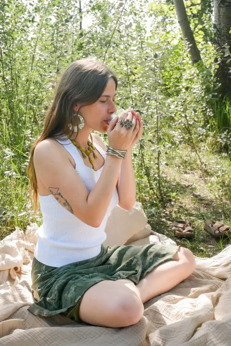 Kakao trinken im Garten